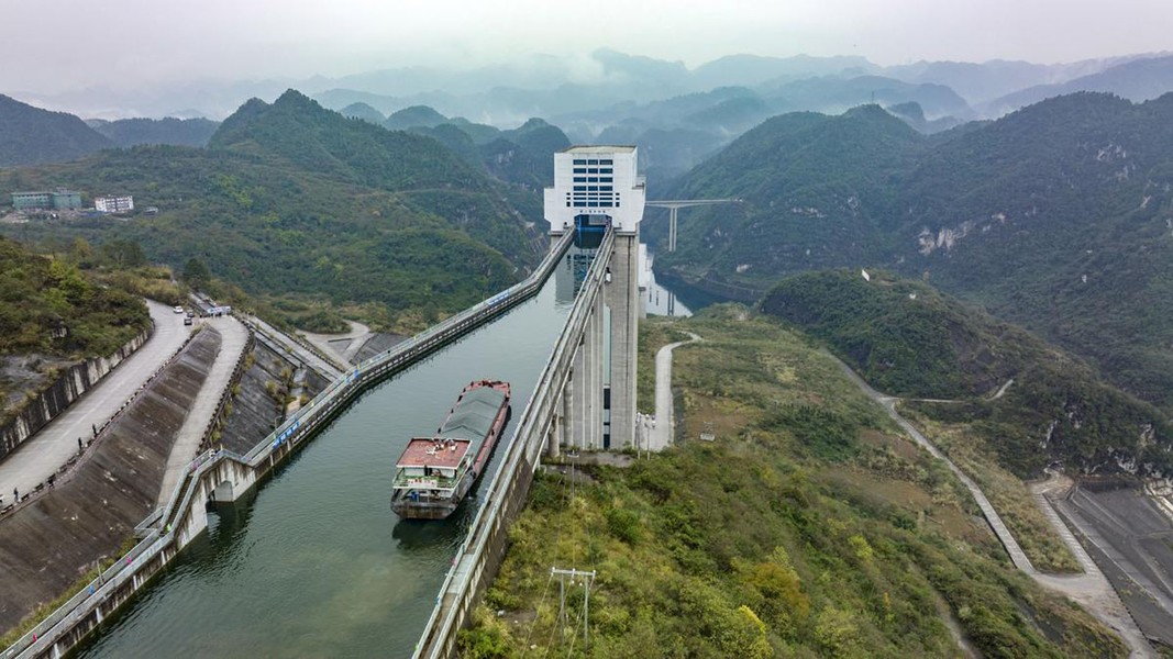 Về nơi những con tàu thuỷ hàng trăm tấn “đi” trên… núi- Ảnh 1.