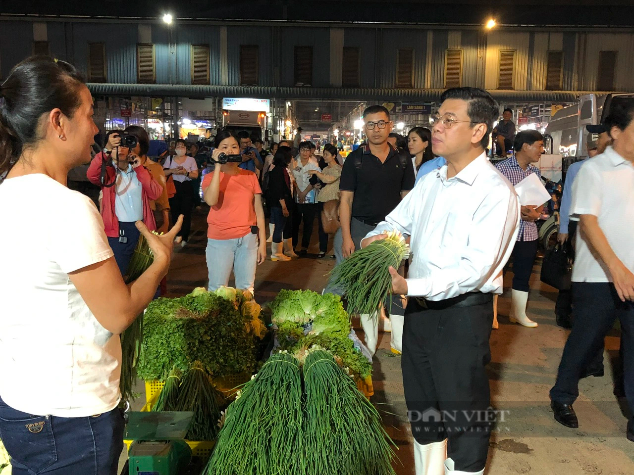 Phó Chủ tịch TP.HCM Nguyễn Văn Dũng: Theo dõi sát giá cả thực phẩm biến động cận Tết- Ảnh 4.