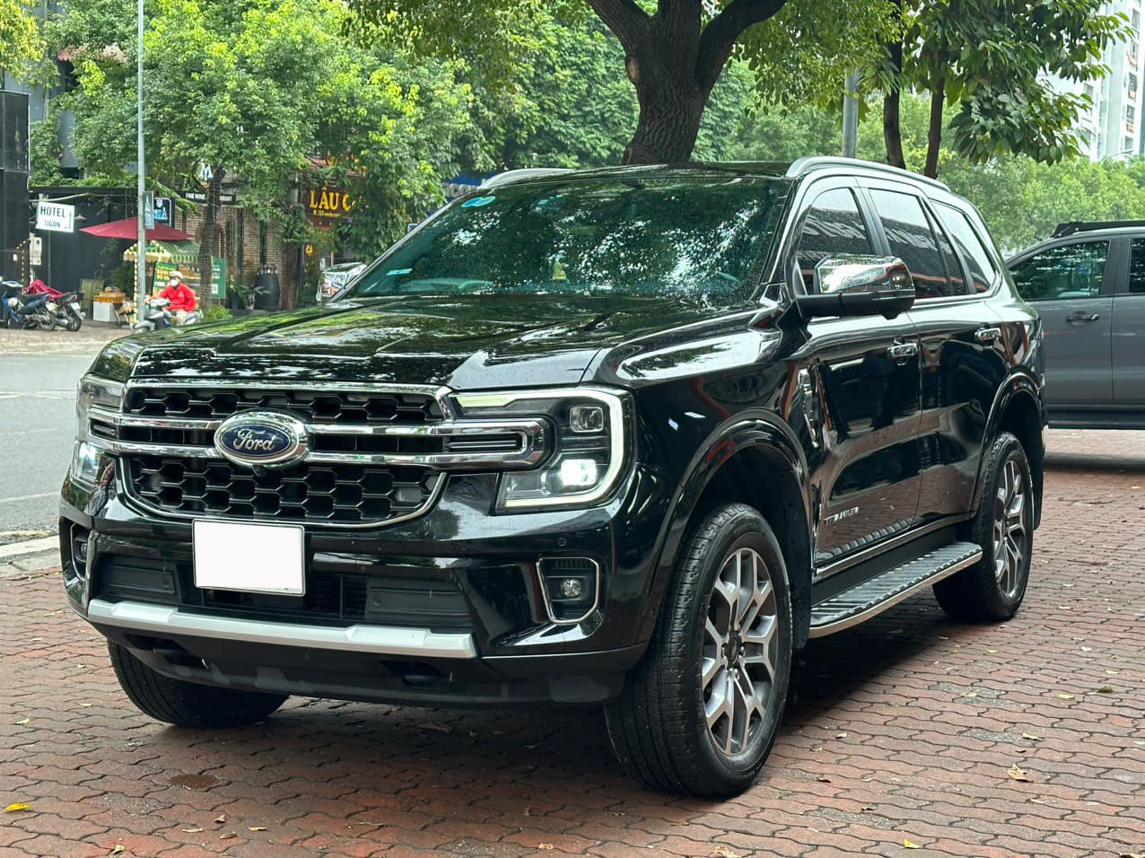 Ford Everest 2023 cũ rao báo giá bất ngờ- Ảnh 1.