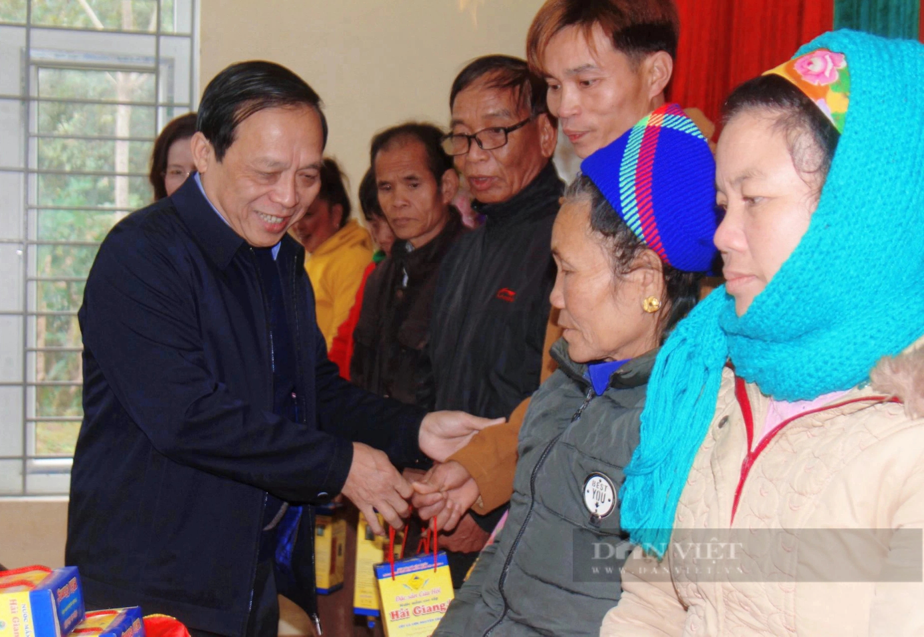 Phó Chủ tịch TƯ Hội NDVN Bùi Thị Thơm trao 80 suất quà Tết đến hội viên, nông dân nghèo ở Nghệ An- Ảnh 3.