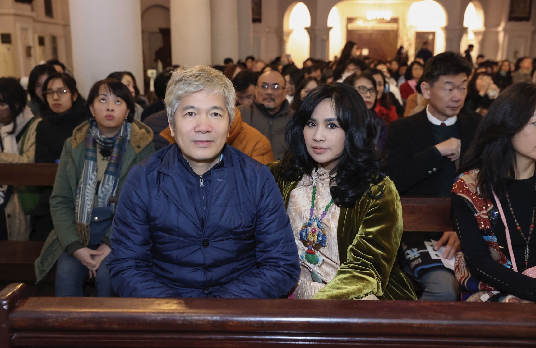 400 khán giả xúc động khi xem ca sĩ Đào Tố Loan cùng con gái hát opera tại Nhà thờ- Ảnh 4.