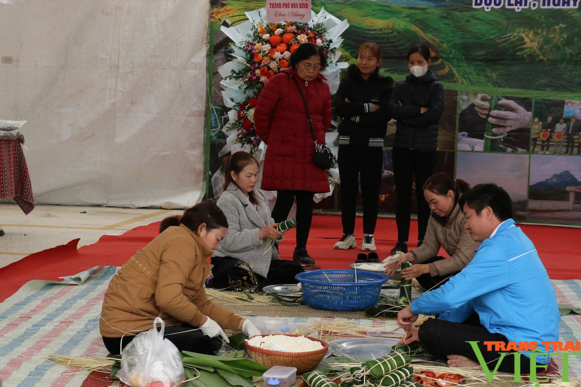 Phiên chợ Xuân - Nét đẹp văn hóa truyền thống vùng cao Hòa Bình mỗi dịp xuân về- Ảnh 2.