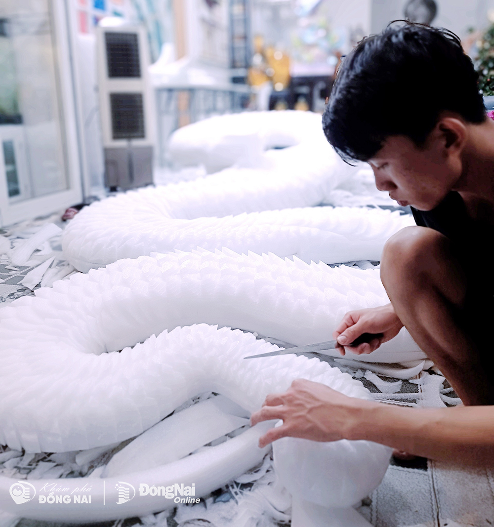 Cận cảnh ‘siêu phẩm’ chạm khắc hình rồng chế tác tại Biên Hòa ở Đồng Nai đã xuất khẩu đi nước ngoài- Ảnh 3.