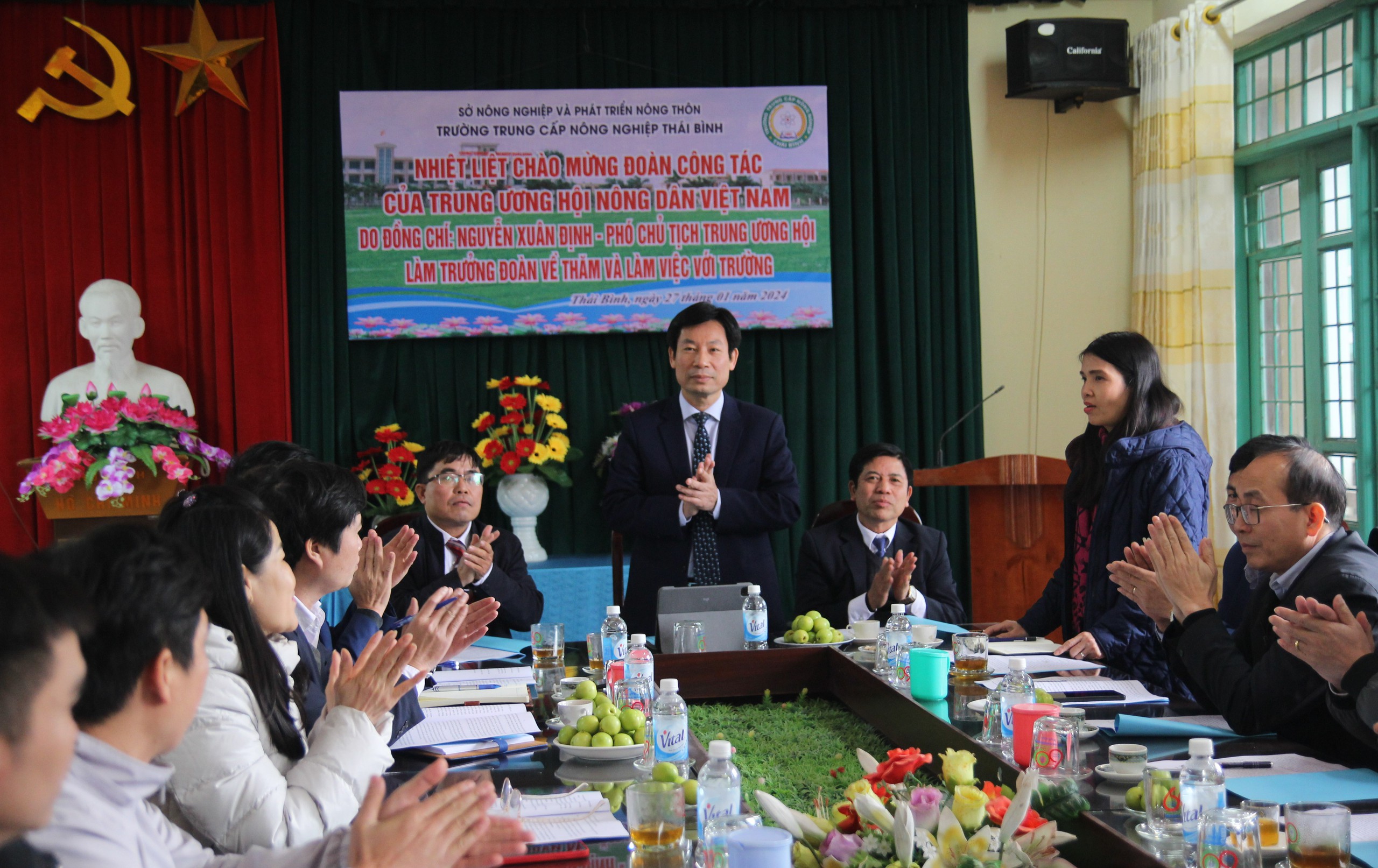 Phó Chủ tịch TƯ Hội NDVN Nguyễn Xuân Định thăm, làm việc với Trường trung cấp Nông nghiệp Thái Bình- Ảnh 1.