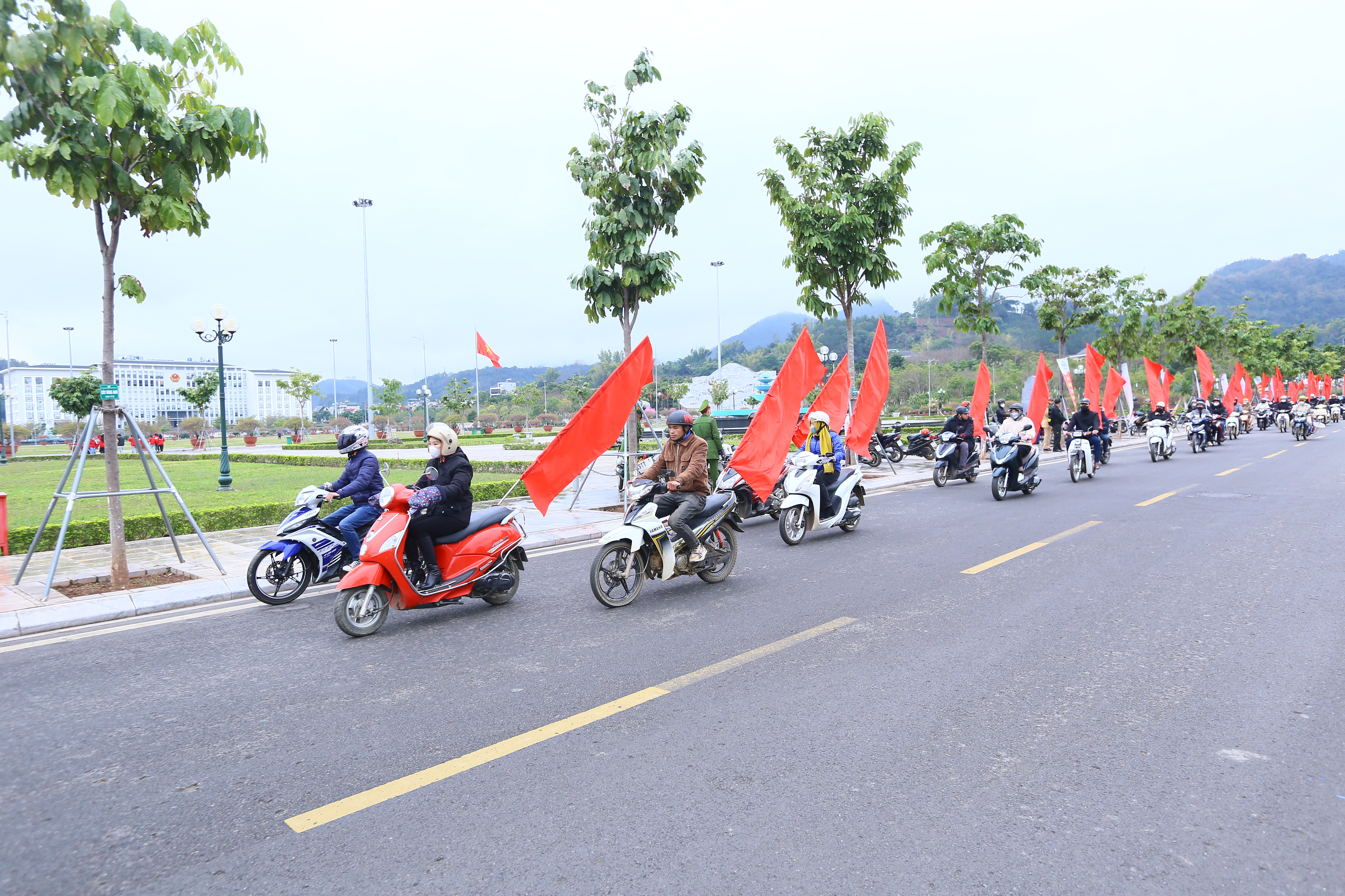Thành phố Sơn La tổ chức lễ ra quân năm an toàn giao thông- Ảnh 4.