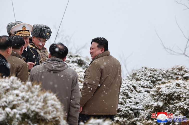 Hình ảnh ông Kim Jong Un chỉ đạo thử tên lửa hành trình chiến lược phóng từ tàu ngầm- Ảnh 5.