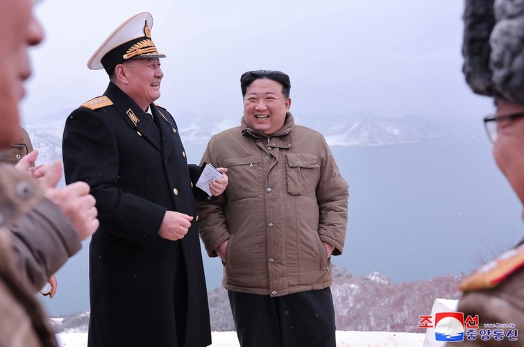 Hình ảnh ông Kim Jong Un chỉ đạo thử tên lửa hành trình chiến lược phóng từ tàu ngầm- Ảnh 6.