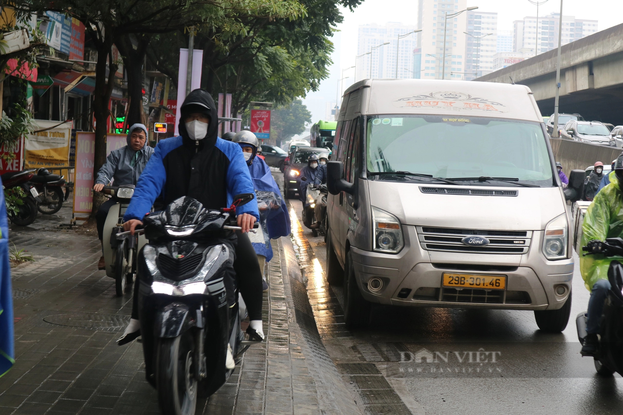 Cuối năm, đường phố Hà Nội ùn ứ, tắc nghẽn, nhiều chỗ “không lối thoát”- Ảnh 8.