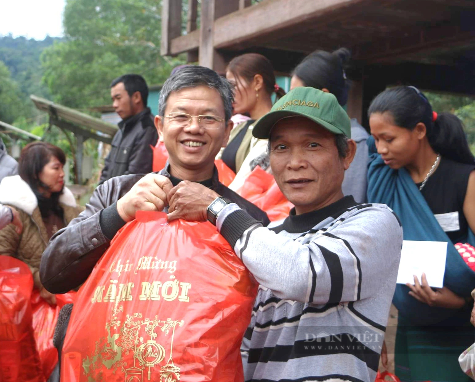 Hội Nông dân Quảng Bình trao quà Tết cho người dân Bru - Vân Kiều- Ảnh 3.