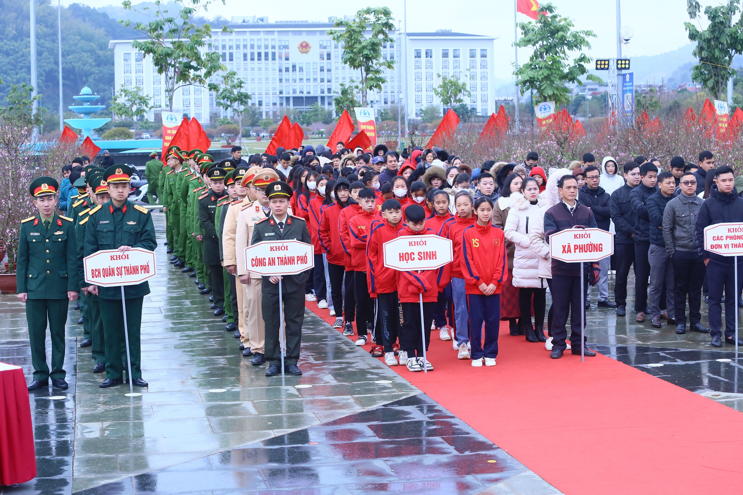 Thành phố Sơn La tổ chức lễ ra quân năm an toàn giao thông- Ảnh 1.
