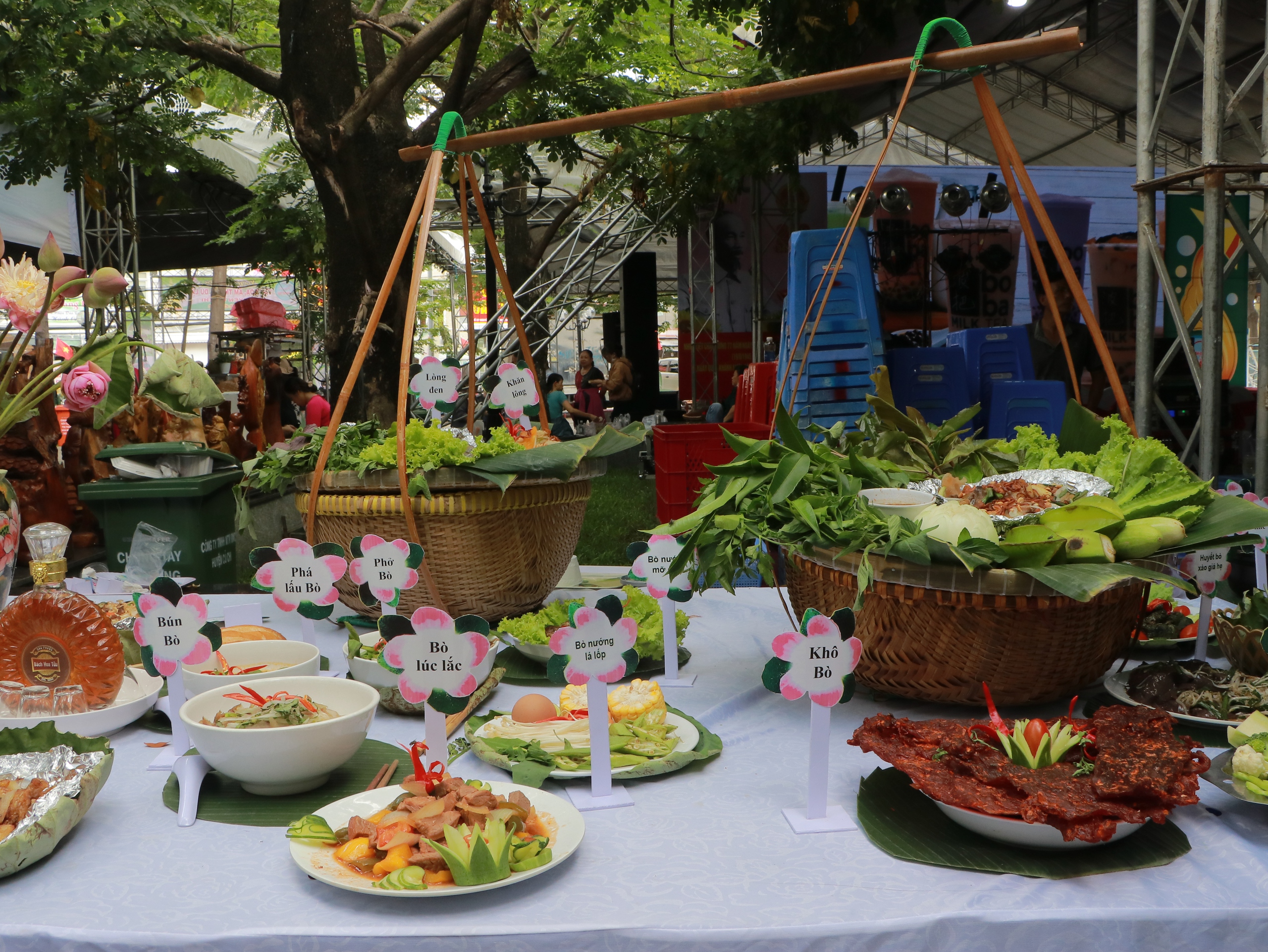 Lần đầu tiên huyện Củ Chi trình làng 100 món ăn từ một loại khoai đặc sản- Ảnh 1.