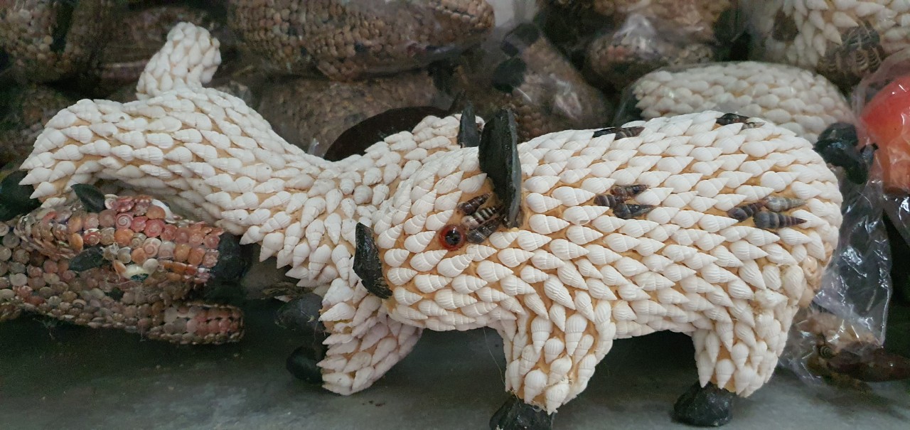 Một cơ sở chế tác ở Khánh Hòa làm các con linh vật bằng vỏ ốc có hình dáng độc đáo- Ảnh 3.