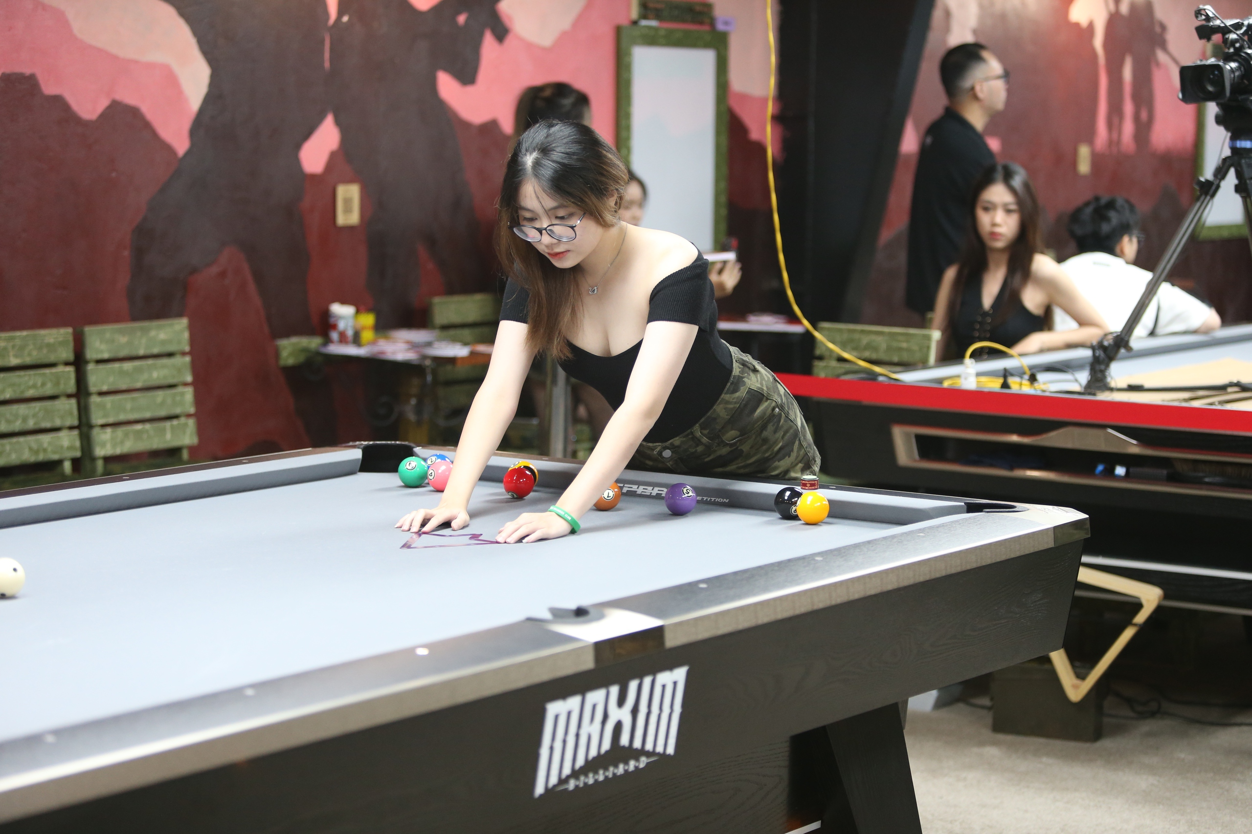 Dàn hotgirl khuấy động giải Billiards độc đáo ở Sài thành - Ảnh 4.