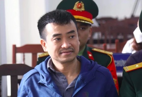 Vụ Việt Á: Hai cựu bộ trưởng Nguyễn Thanh Long, Chu Ngọc Anh hầu toà- Ảnh 2.