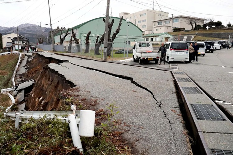 Cảnh hoang tàn ở Nhật Bản sau trận động đất mạnh 7,6 độ richter- Ảnh 7.