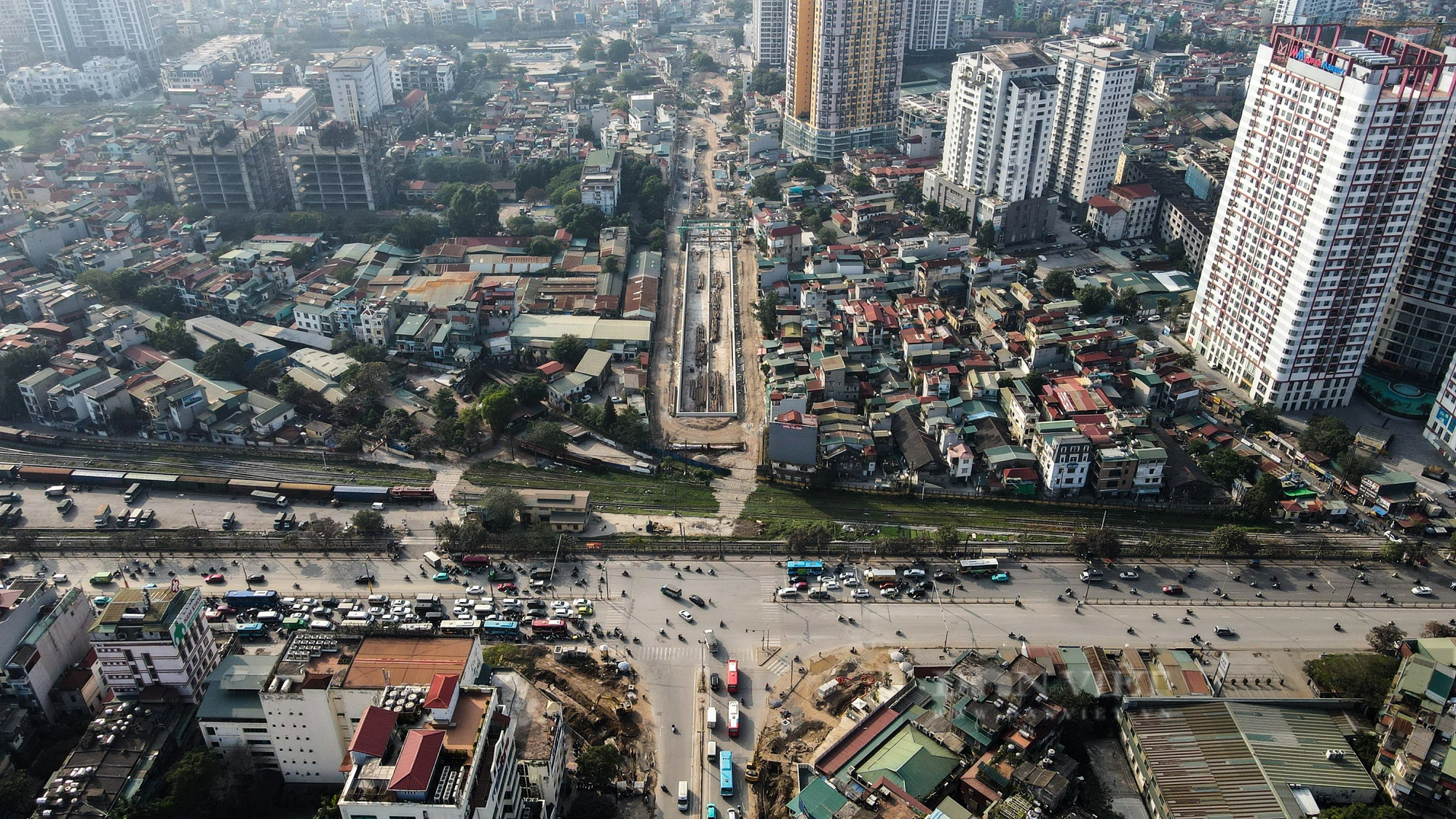 Hình ảnh đường dẫn hầm chui Giải Phóng - Kim Đồng trị giá 778 tỷ đồng dần lộ diện- Ảnh 1.