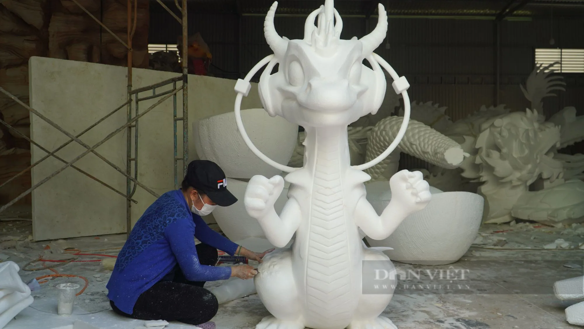 Khám phá xưởng sản xuất linh vật rồng đôi khổng lồ 10m phục vụ Tết nguyên đán 2024- Ảnh 5.