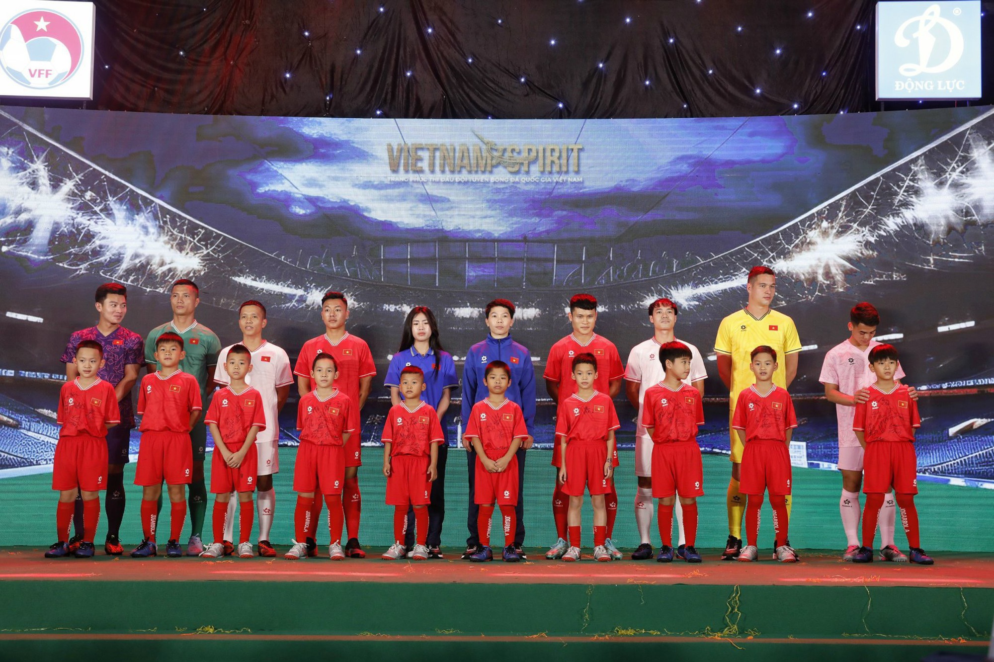 ĐT Việt Nam có trang phục mới, hào hứng hướng tới Asian Cup 2024- Ảnh 1.