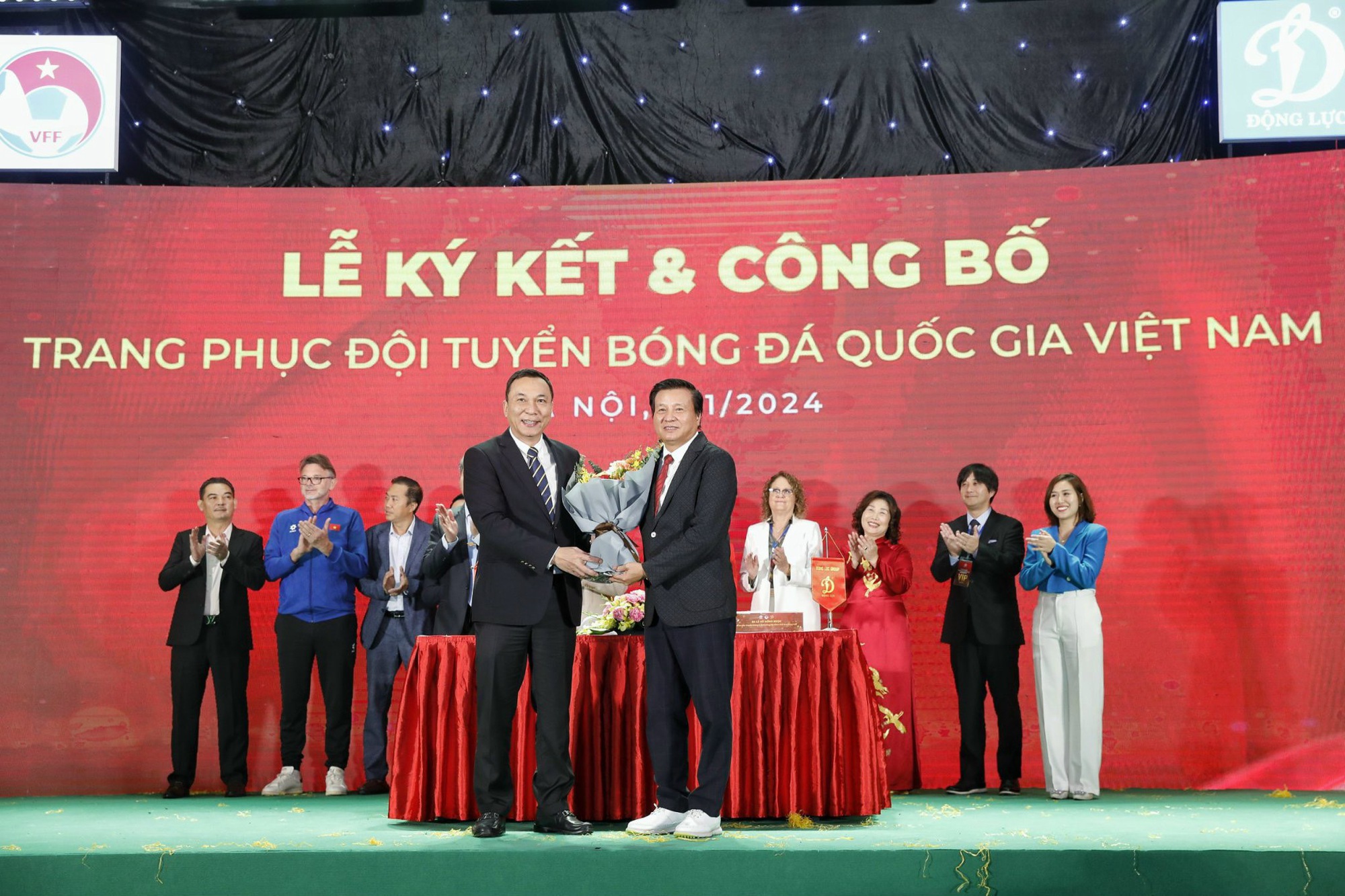 ĐT Việt Nam có trang phục mới, hào hứng hướng tới Asian Cup 2024- Ảnh 2.