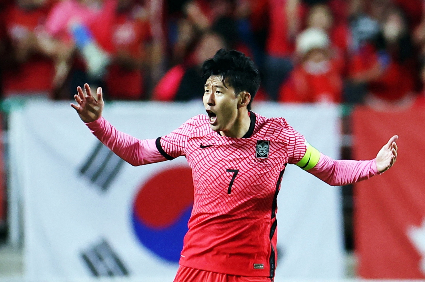 5 ƯCV cho danh hiệu “Cầu thủ xuất sắc nhất” Asian Cup 2024: Son Heung-min dẫn đầu- Ảnh 1.
