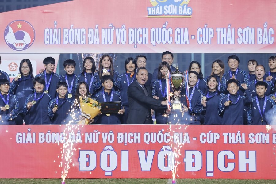 CLB Việt Nam chi tiền tỷ lót tay cho cầu thủ nữ?- Ảnh 1.