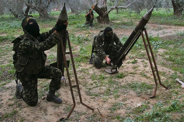 Lữ đoàn Al-Qassam khét tiếng của Hamas tấn công Tel Aviv dữ dội bằng hàng loạt tên lửa hạng nặng- Ảnh 1.