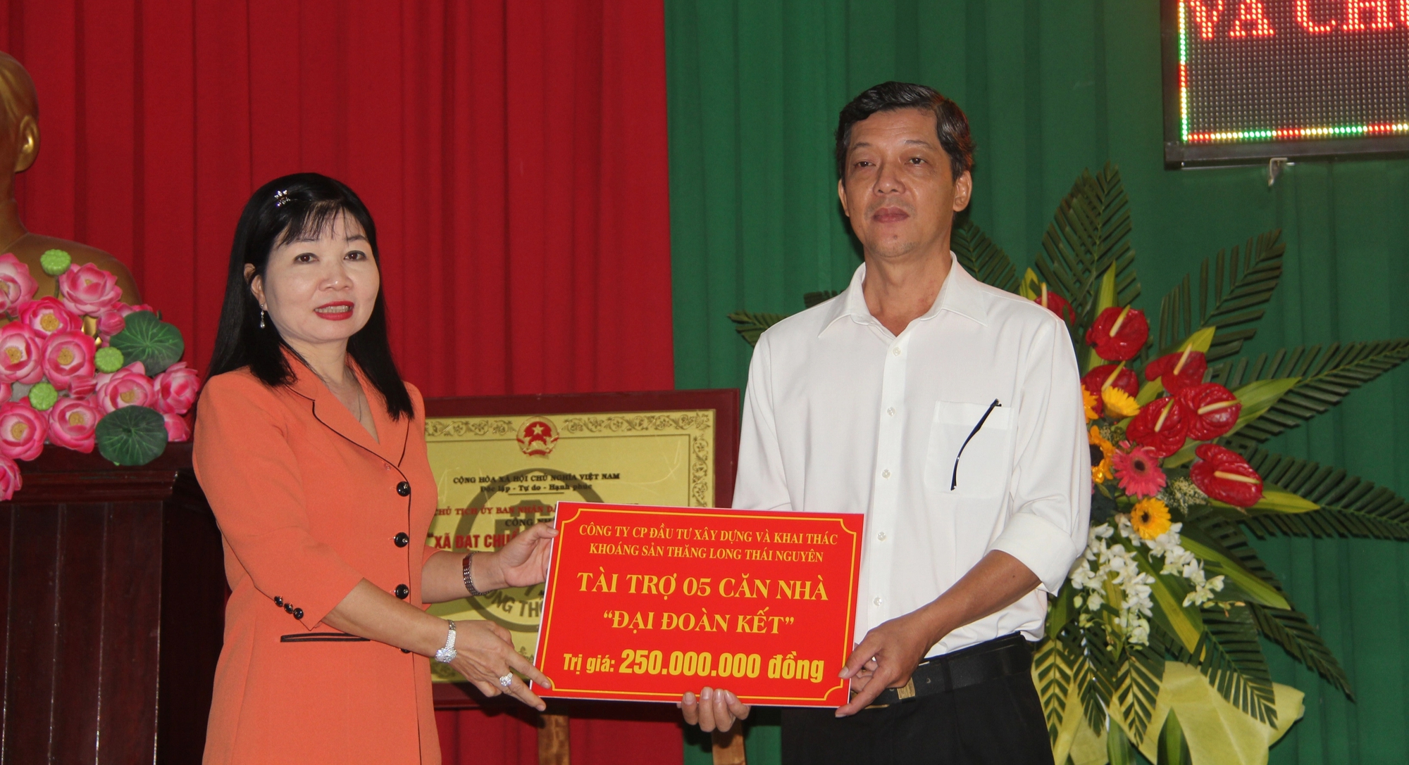 Chủ tịch Hội NDVN Lương Quốc Đoàn trao quà Tết cho người dân tại 4 địa phương của An Giang- Ảnh 4.
