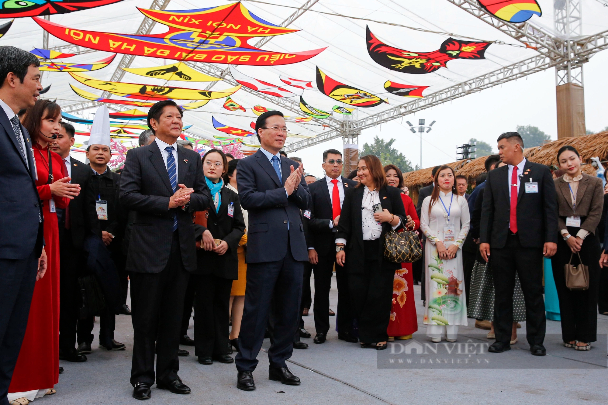 Chủ tịch nước Võ Văn Thưởng cùng Tổng thống Philippines tham quan Hoàng thành Thăng Long- Ảnh 3.
