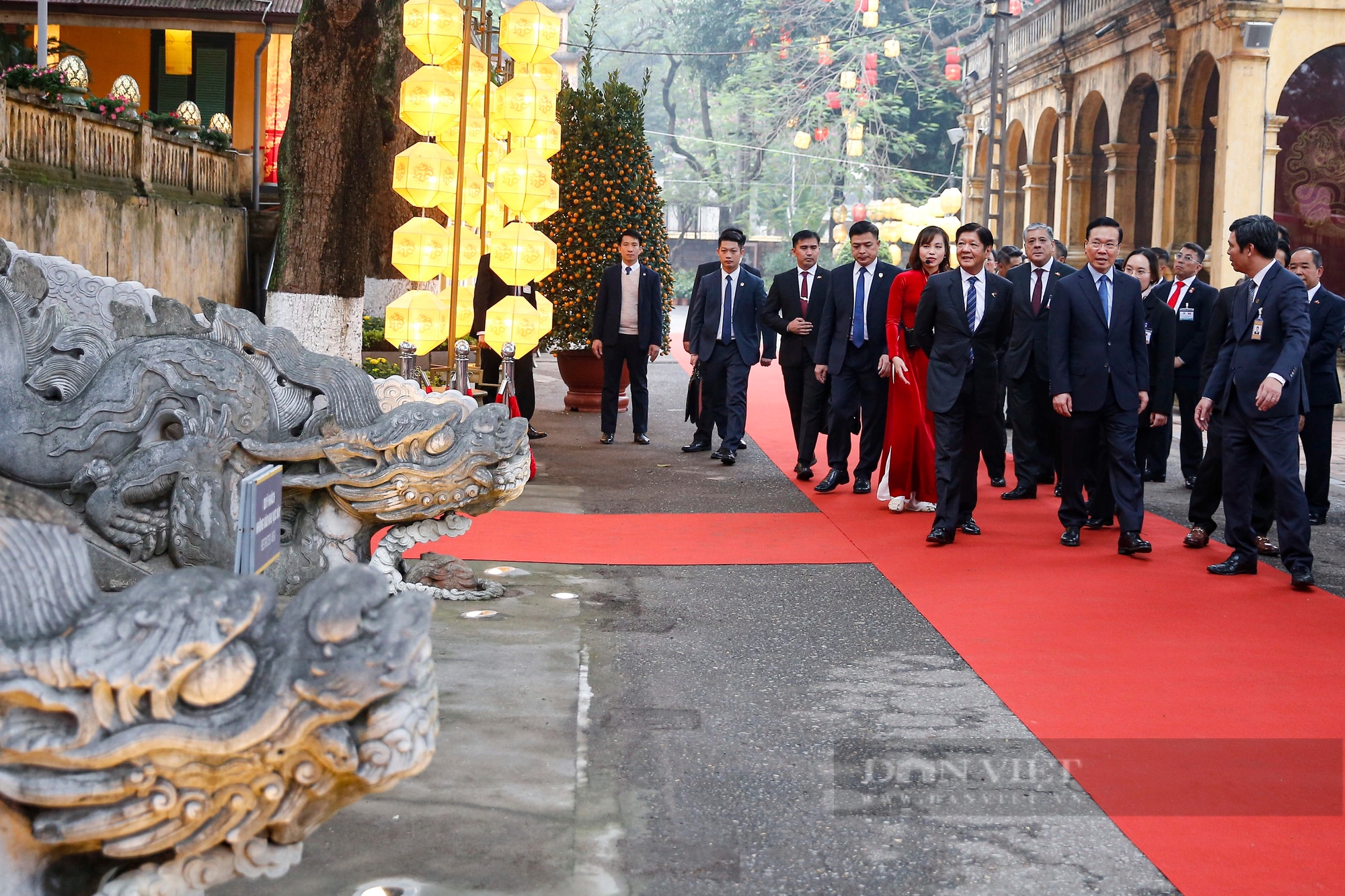 Chủ tịch nước Võ Văn Thưởng cùng Tổng thống Philippines tham quan Hoàng thành Thăng Long- Ảnh 7.