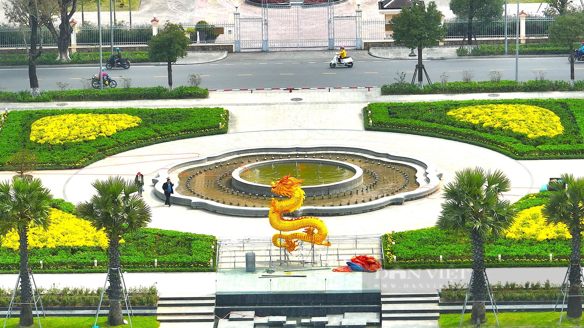 Linh vật "rồng chầu mặt nguyệt" ở Huế dài 30m lấy ý tưởng từ thời nhà Nguyễn chào xuân Giáp Thìn 2024- Ảnh 6.