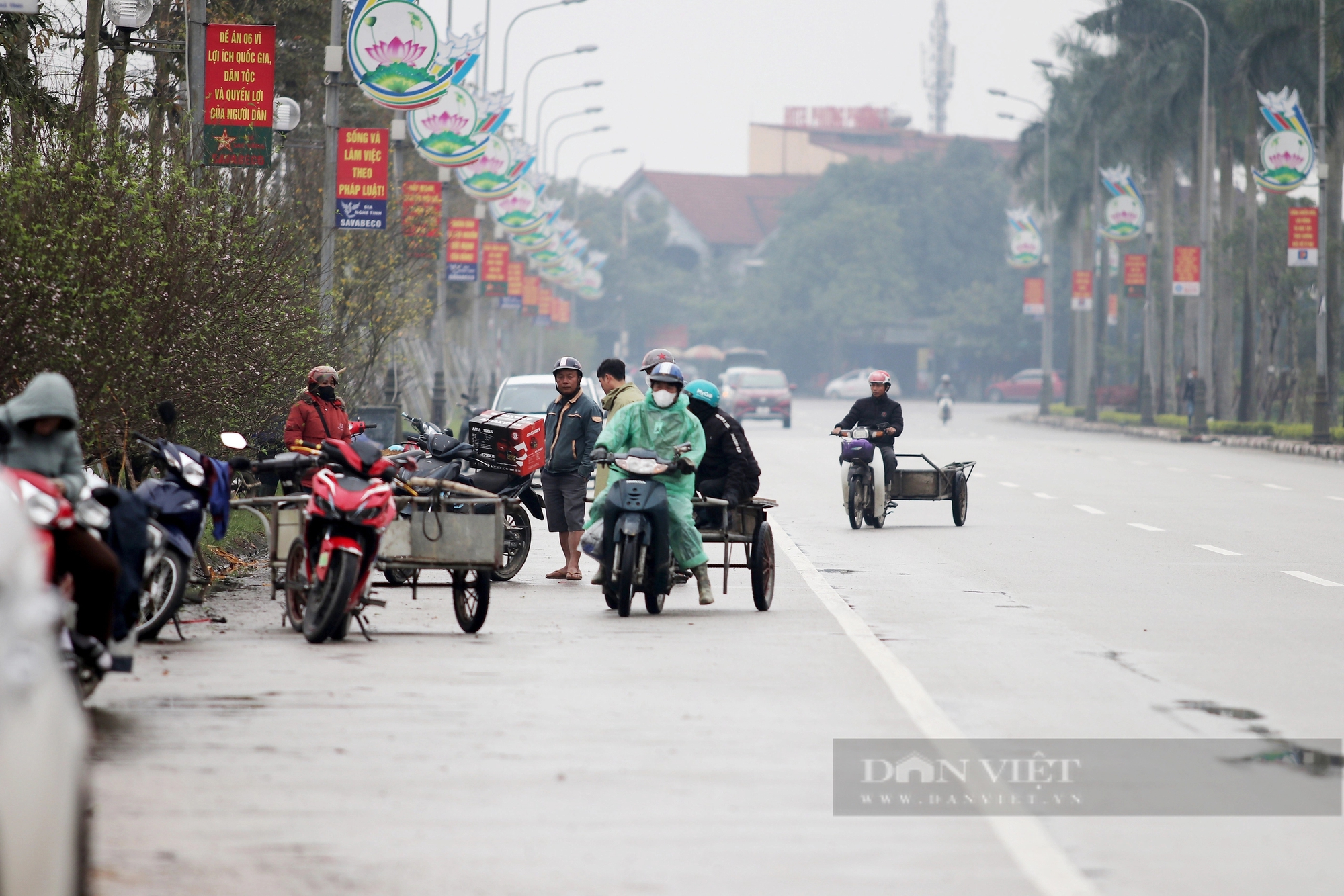 Hà Tĩnh: Dịch vụ “chở Tết về nhà”, vất vả nhưng thu nhập tiền triệu mỗi ngày- Ảnh 5.