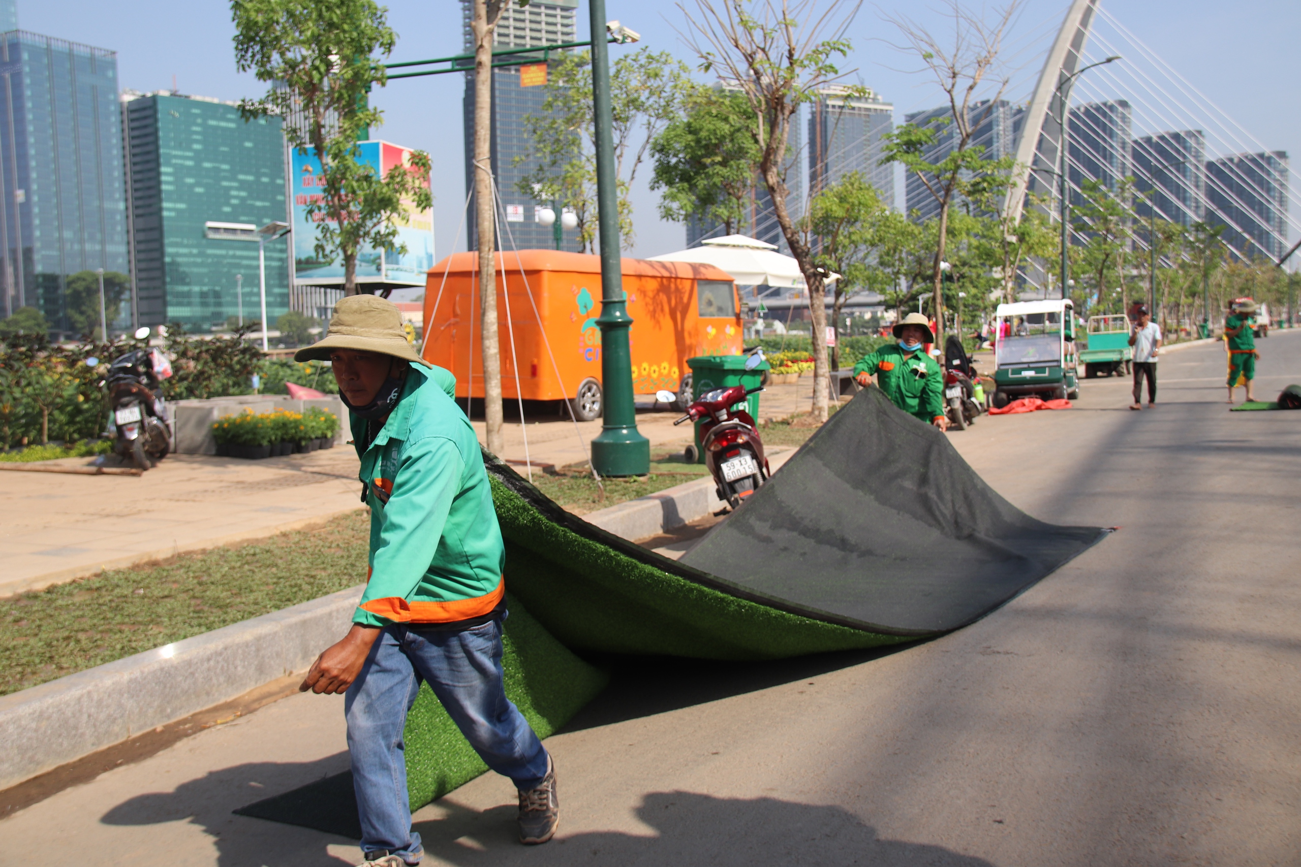 Công viên bờ sông Sài Gòn rực rỡ, các gian hàng chợ hoa Tết nối tiếp nhau khoe sắc- Ảnh 11.