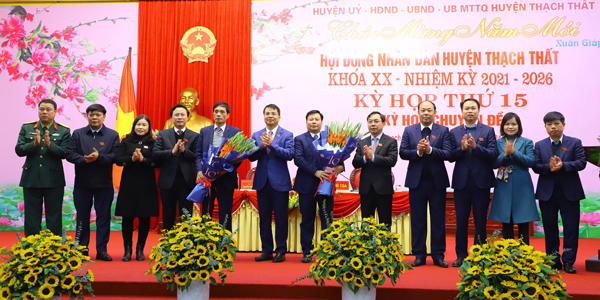 Ông Phùng Khắc Sơn được bầu làm Phó Chủ tịch UBND huyện Thạch Thất- Ảnh 1.