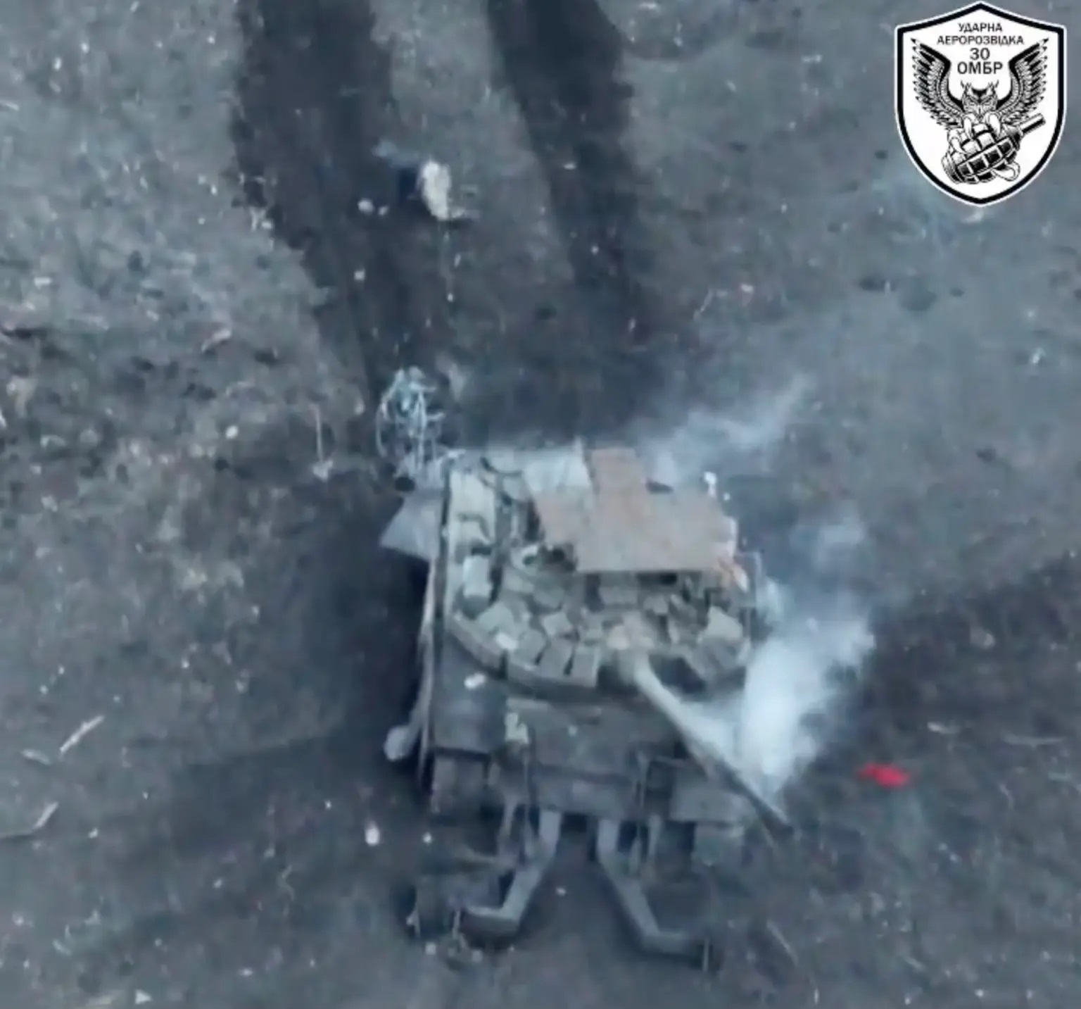 Rùng mình cảnh quân đội Ukraine phục kích, bắn nổ tung đoàn xe bọc thép Nga thành cầu lửa khổng lồ- Ảnh 2.