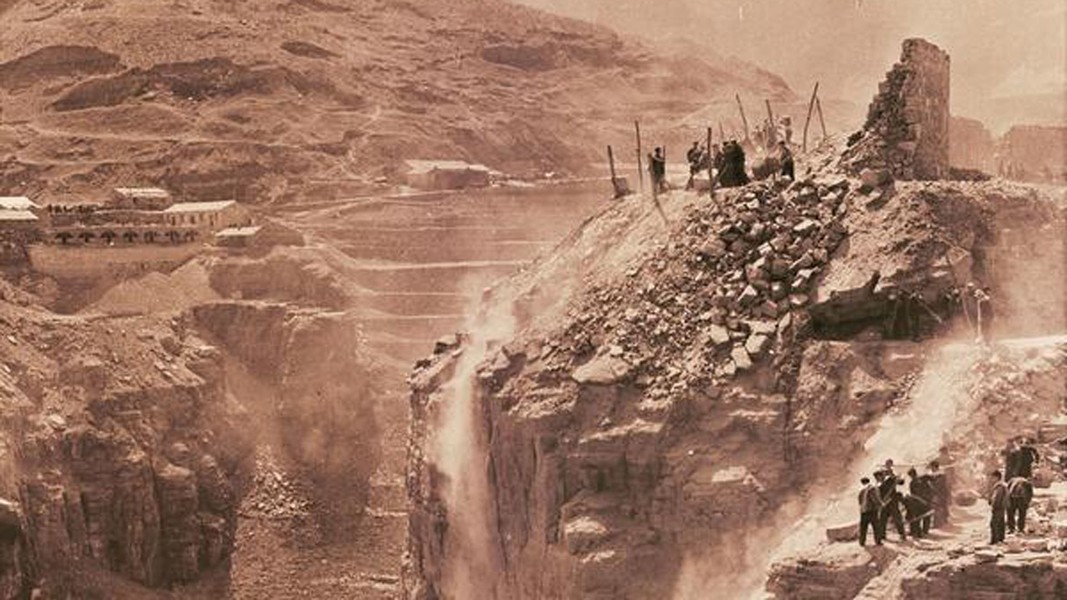 San phẳng 1.250 ngọn núi để xây kênh dẫn nước 1.500 km bằng dụng cụ thô sơ- Ảnh 1.