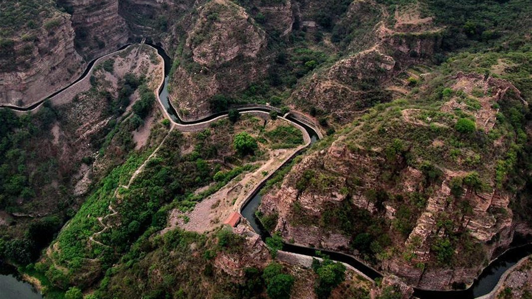 San phẳng 1.250 ngọn núi để xây kênh dẫn nước 1.500 km bằng dụng cụ thô sơ- Ảnh 2.