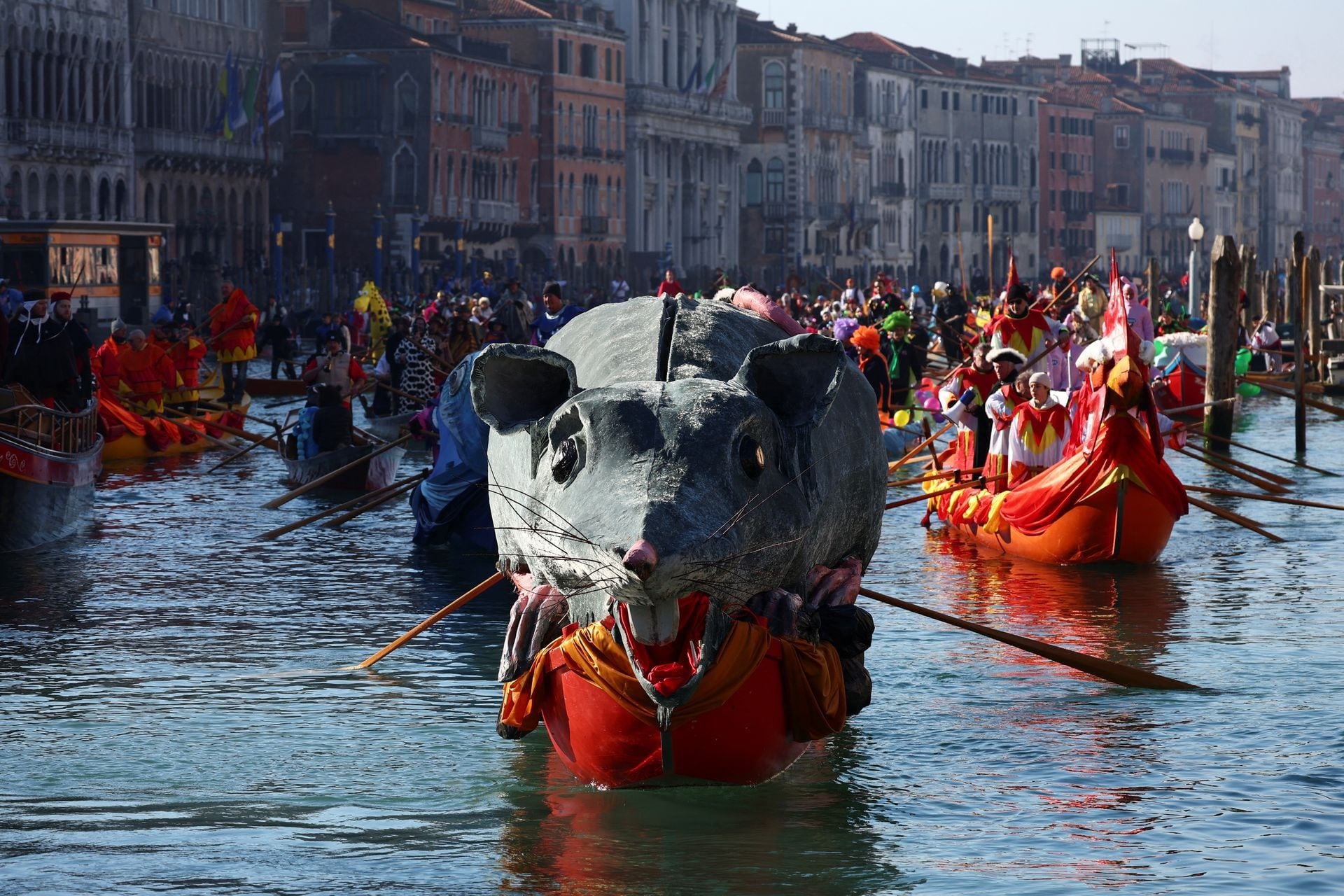 Hình ảnh lễ hội hóa trang cực kỳ hấp dẫn ở Venice thu hút hàng nghìn người- Ảnh 3.