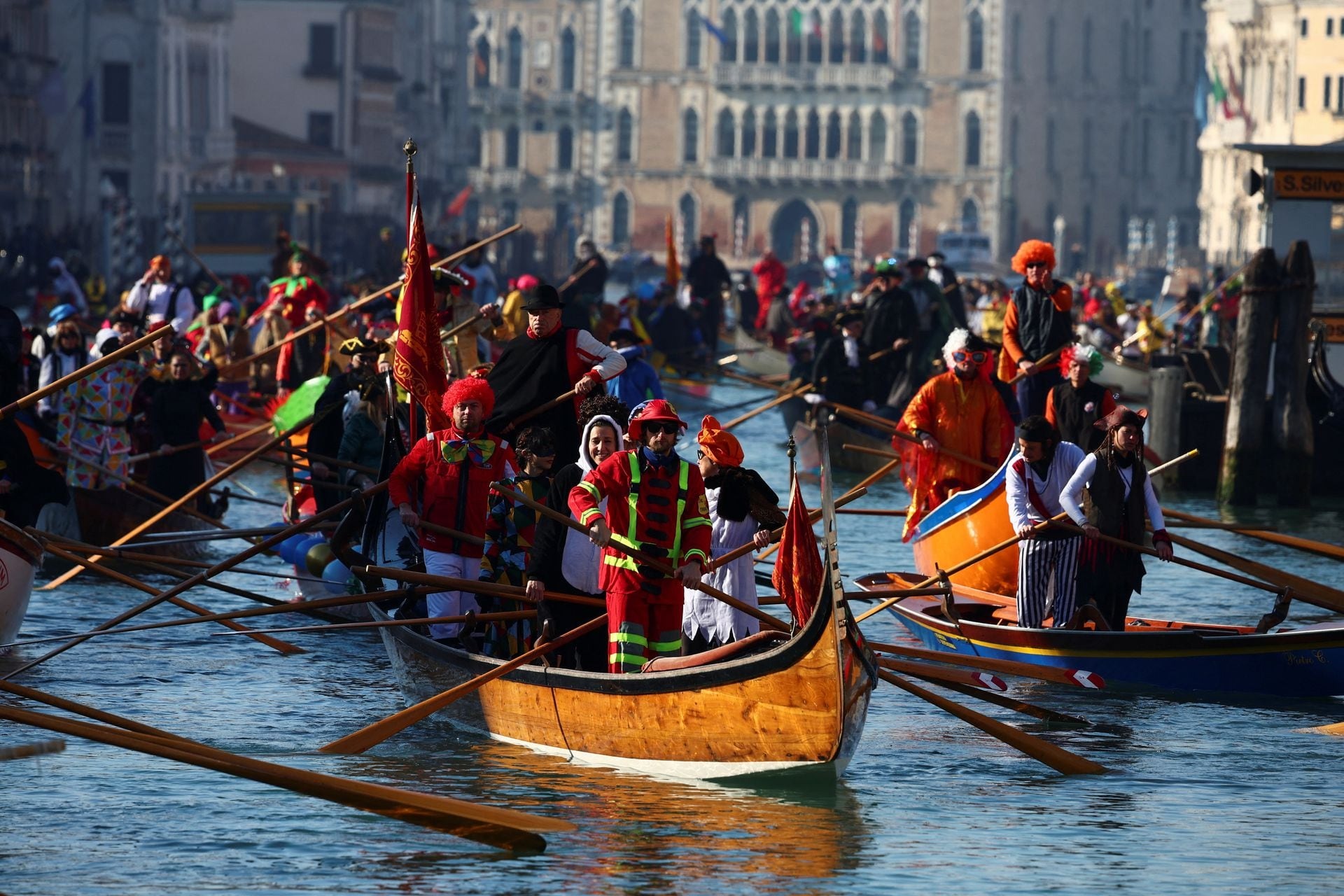 Hình ảnh lễ hội hóa trang cực kỳ hấp dẫn ở Venice thu hút hàng nghìn người- Ảnh 4.
