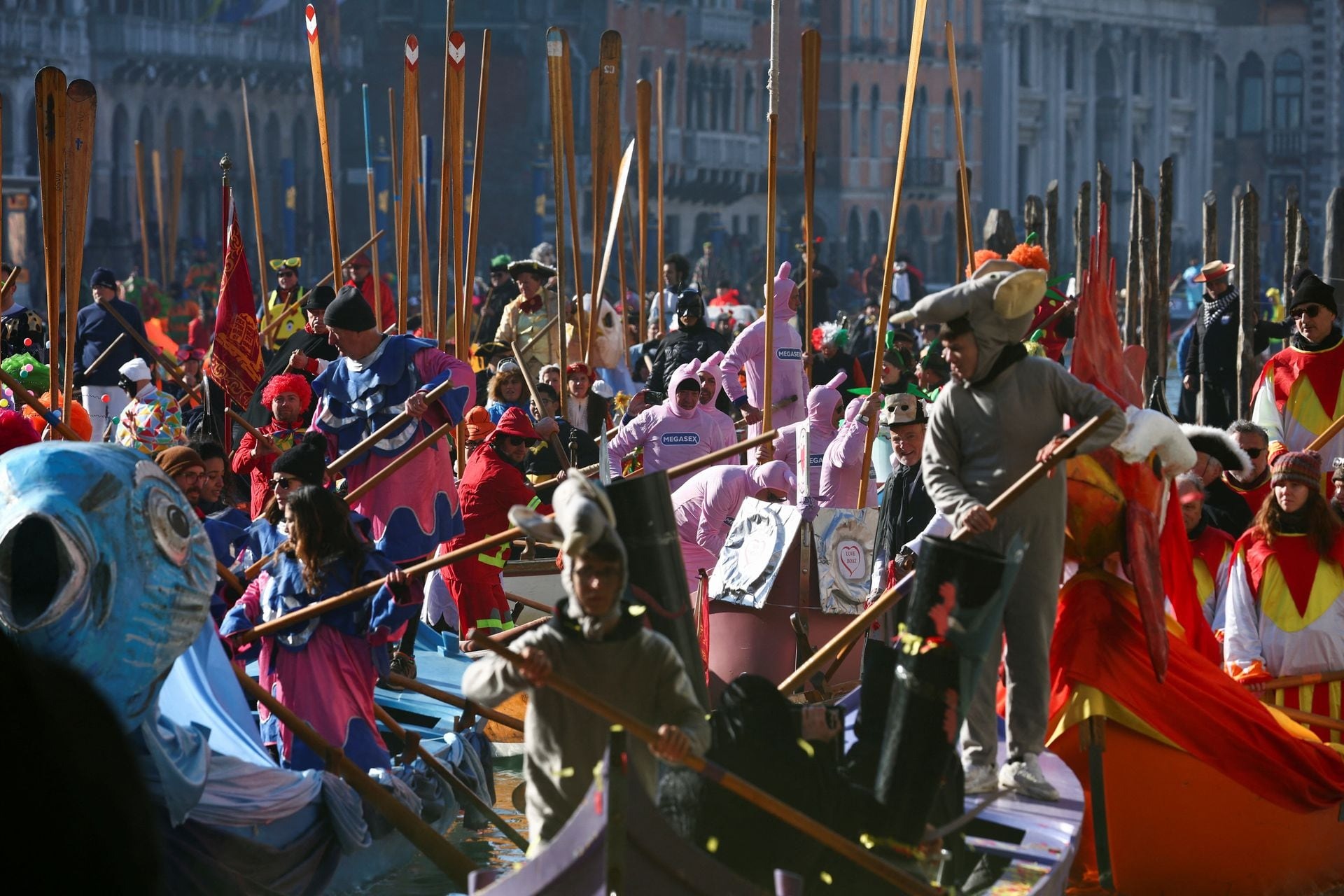 Hình ảnh lễ hội hóa trang cực kỳ hấp dẫn ở Venice thu hút hàng nghìn người- Ảnh 8.