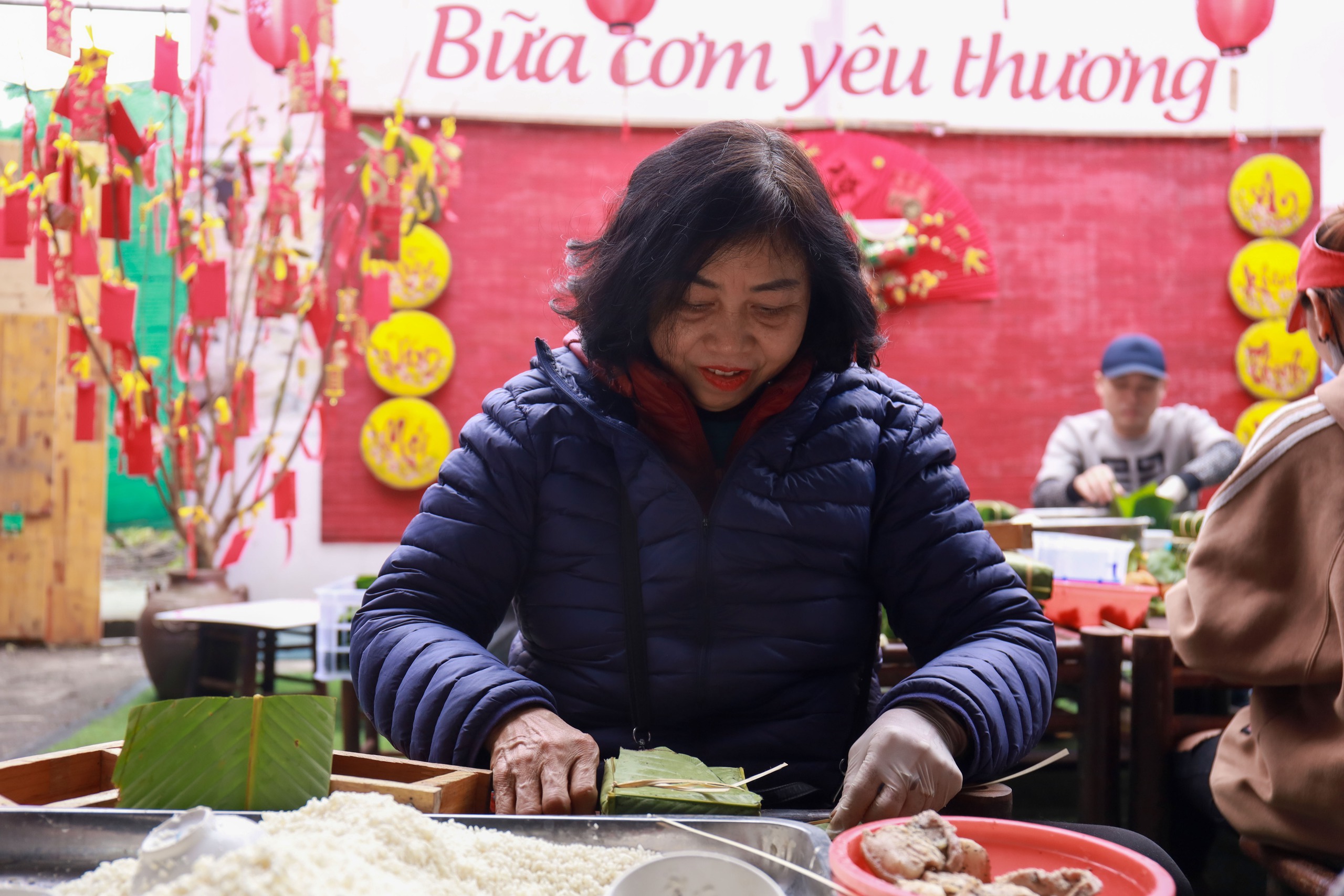 Chương trình "Bánh chưng xanh, Tết an lành": 1.500 chiếc bánh chưng được "ra lò" trong vòng 24 giờ- Ảnh 14.