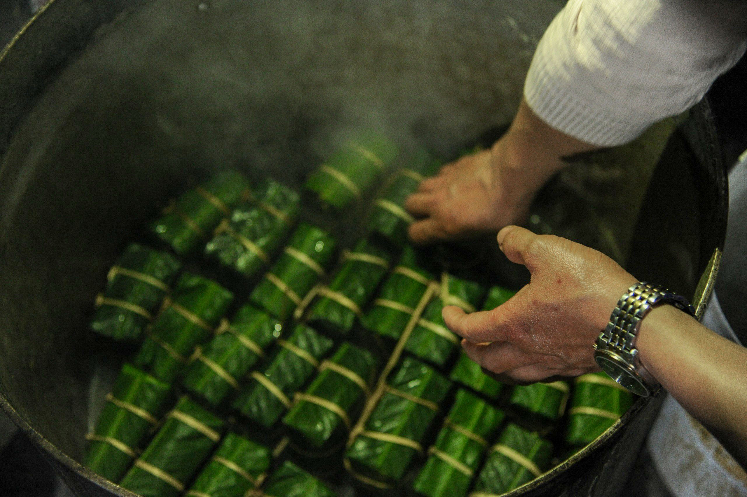Chương trình "Bánh chưng xanh, Tết an lành": 1.500 chiếc bánh chưng được "ra lò" trong vòng 24 giờ- Ảnh 24.