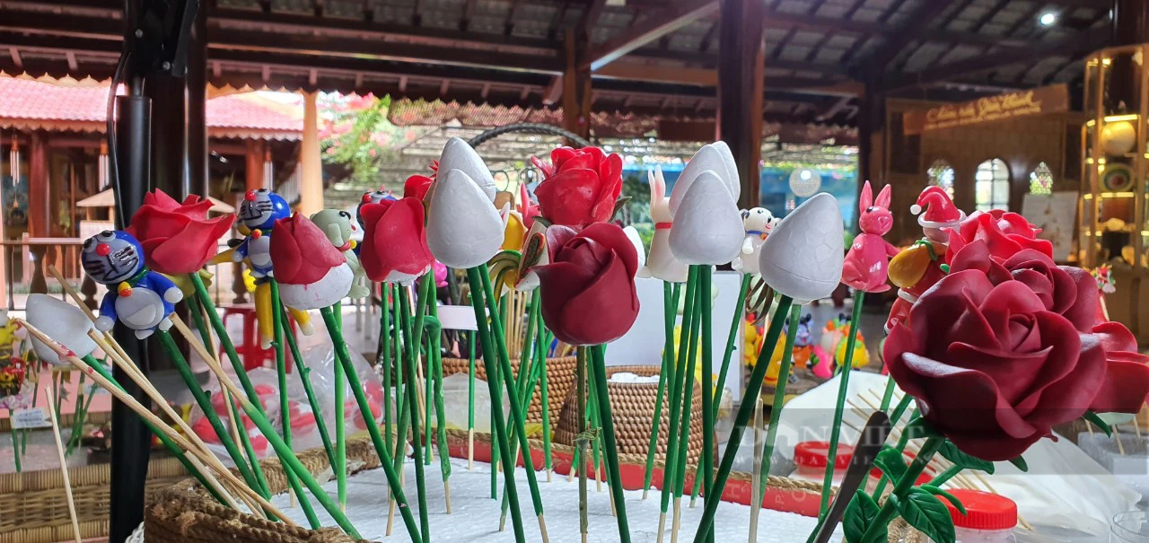 Hàng trăm tượng rồng mini ở Nha Trang chào Xuân Giáp Thìn 2024- Ảnh 4.