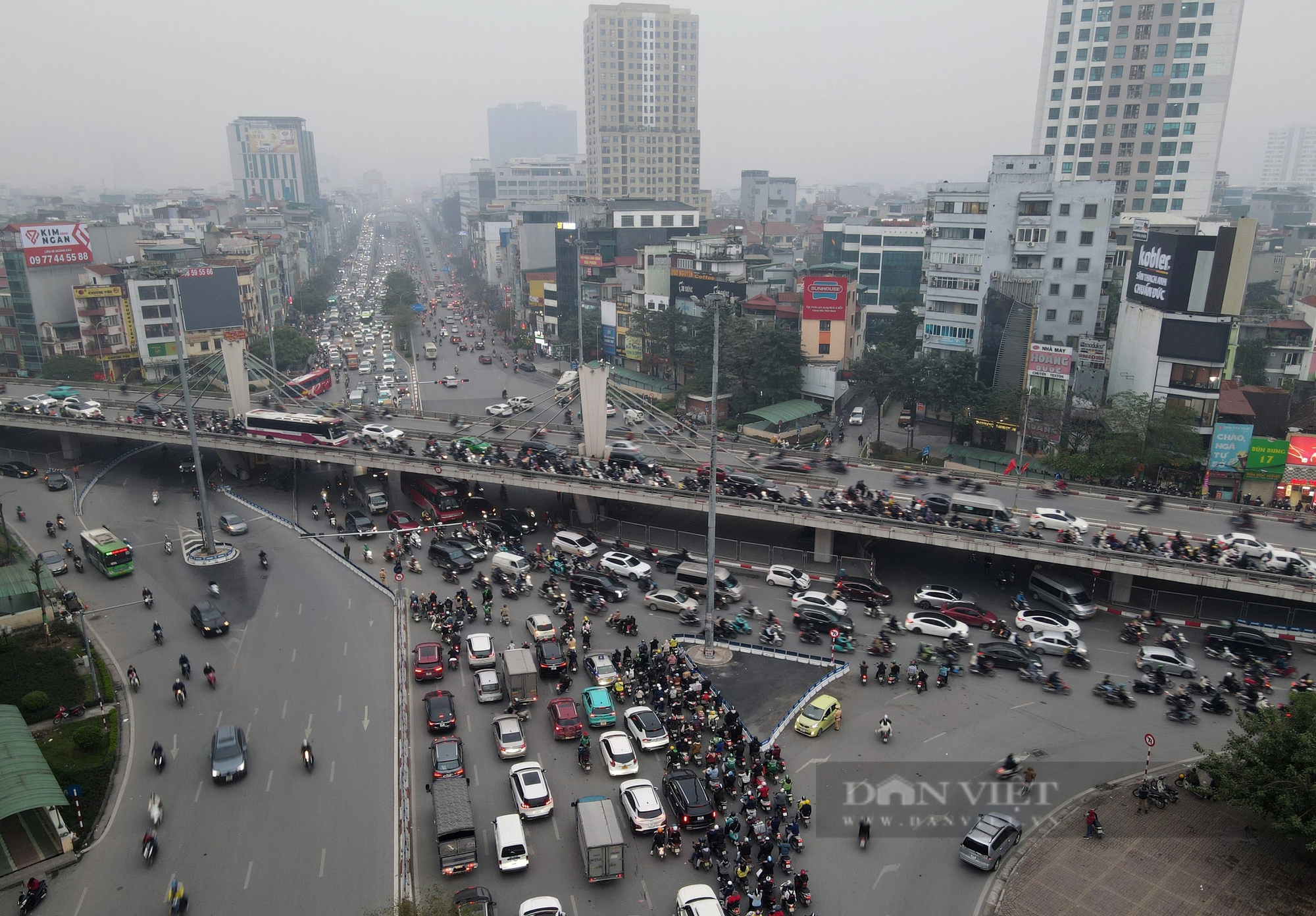 Ngã Tư Sở trong giờ cao điểm ngày Tết sau một thời gian tổ chức lại giao thông- Ảnh 9.