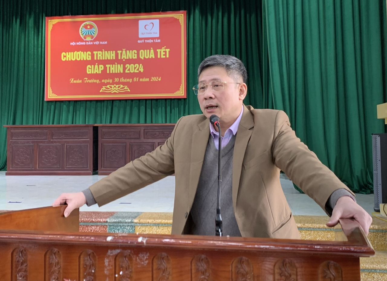 Phó Chủ tịch Hội Nông dân Việt Nam Bùi Thị Thơm tặng quà tết cho nông dân khó khăn tại Nam Định- Ảnh 7.