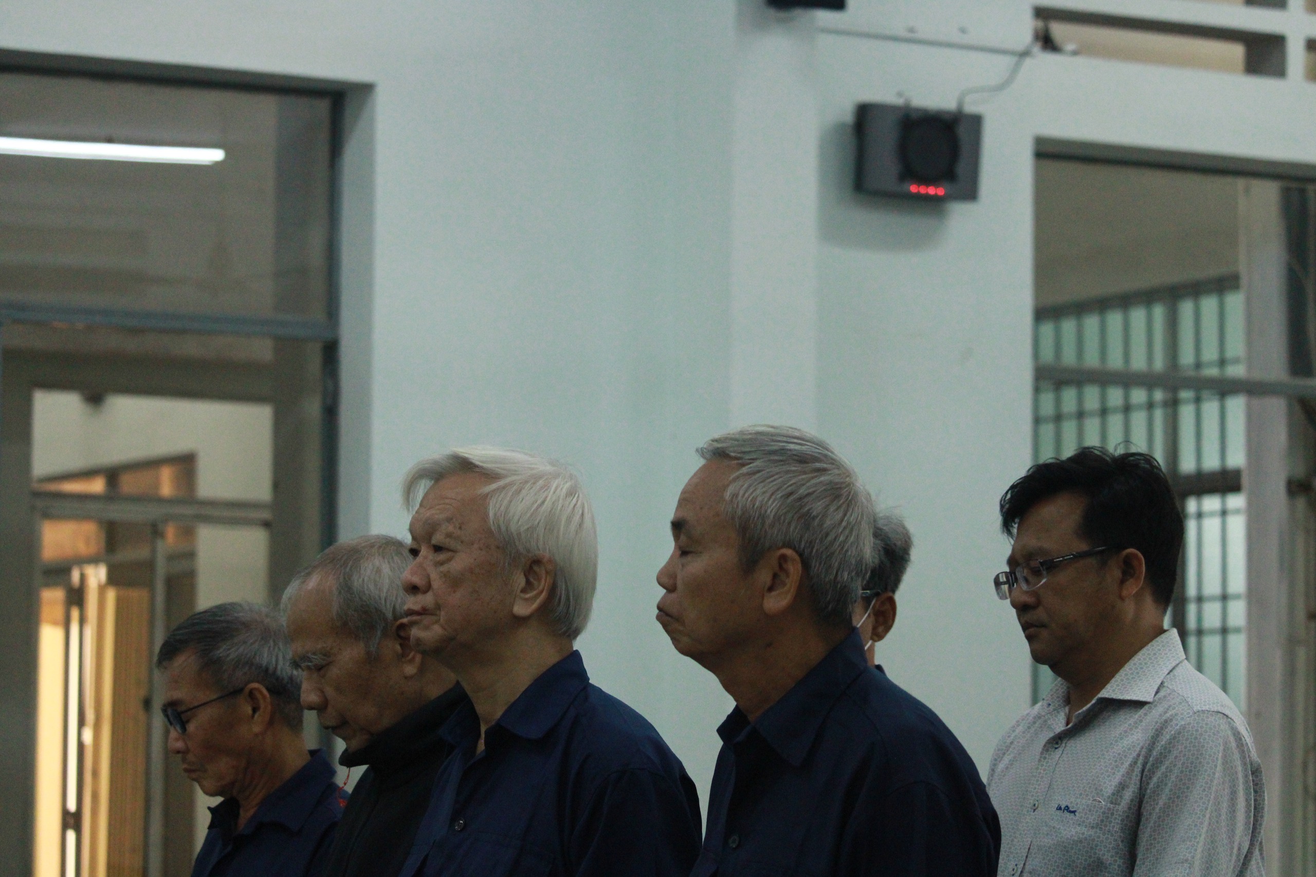 Cựu Chủ tịch UBND tỉnh Khánh Hòa và 8 bị cáo lãnh án- Ảnh 1.