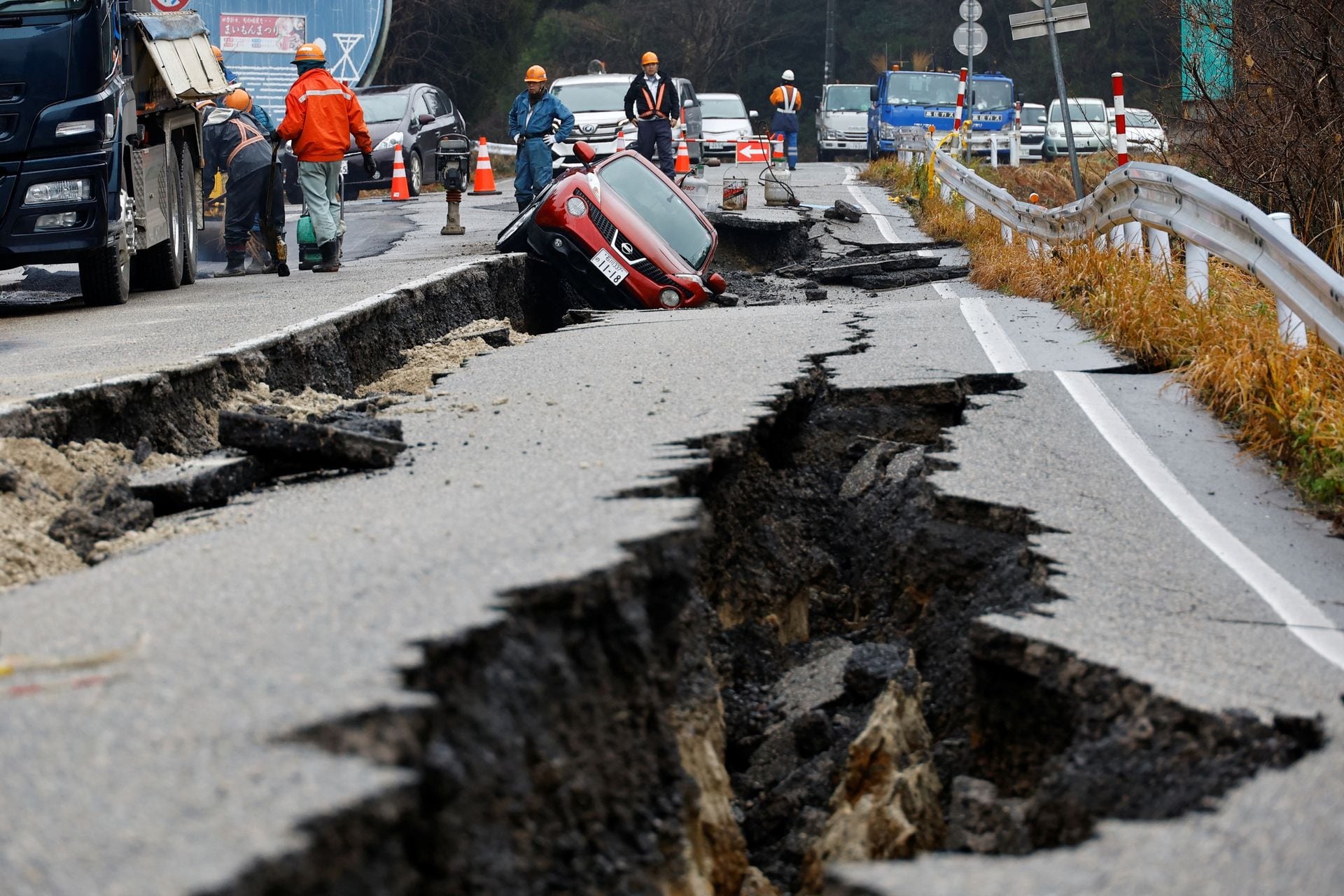 Nhật Bản đang làm gì để cứu người sau trận động đất khiến ít nhất 77 người chết?- Ảnh 3.