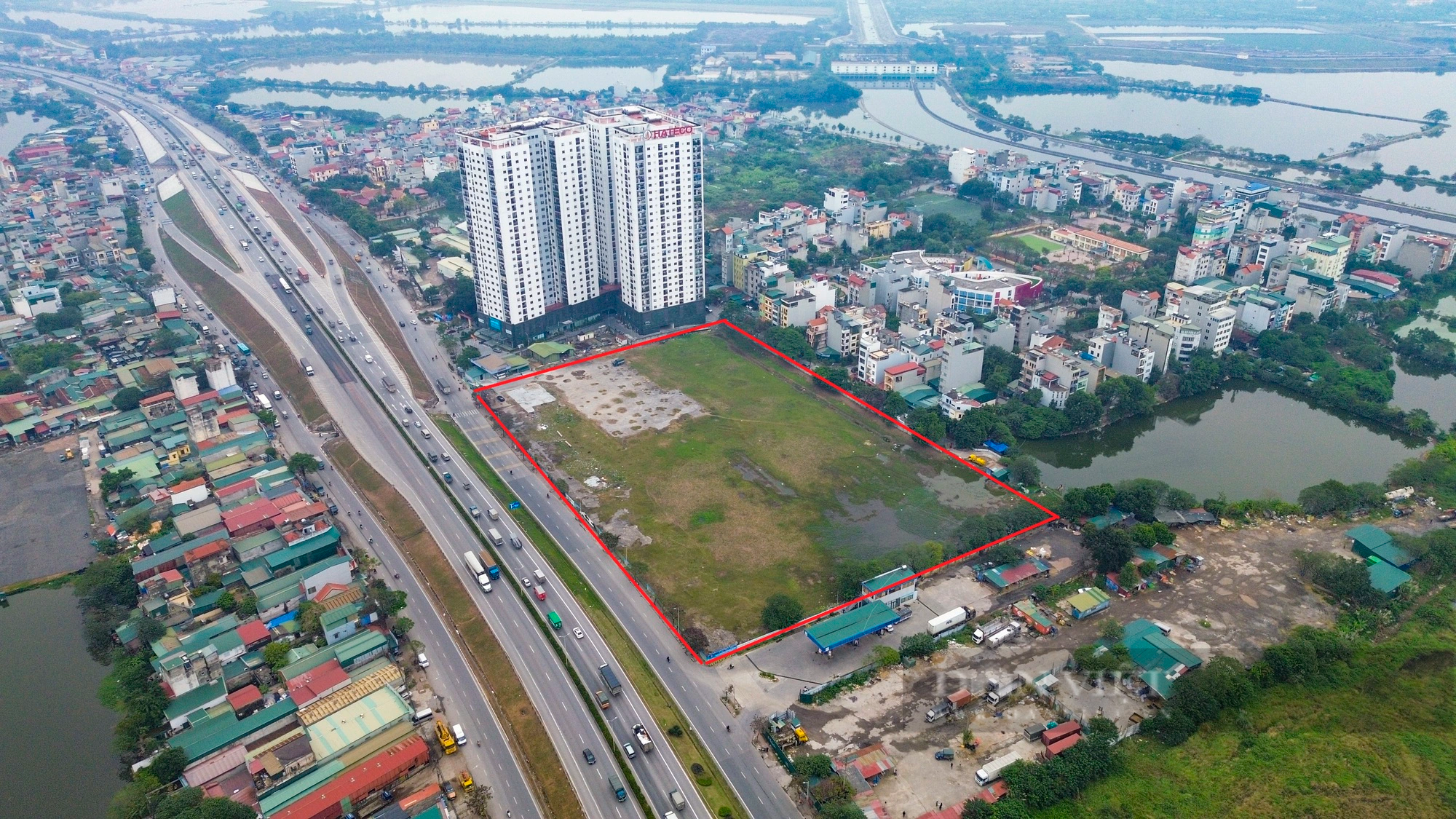 Sau 7 năm, khu đất đắc địa xây bến xe mới ở Hà Nội vẫn chỉ là bãi đất trống chăn thả trâu, gà vịt- Ảnh 1.