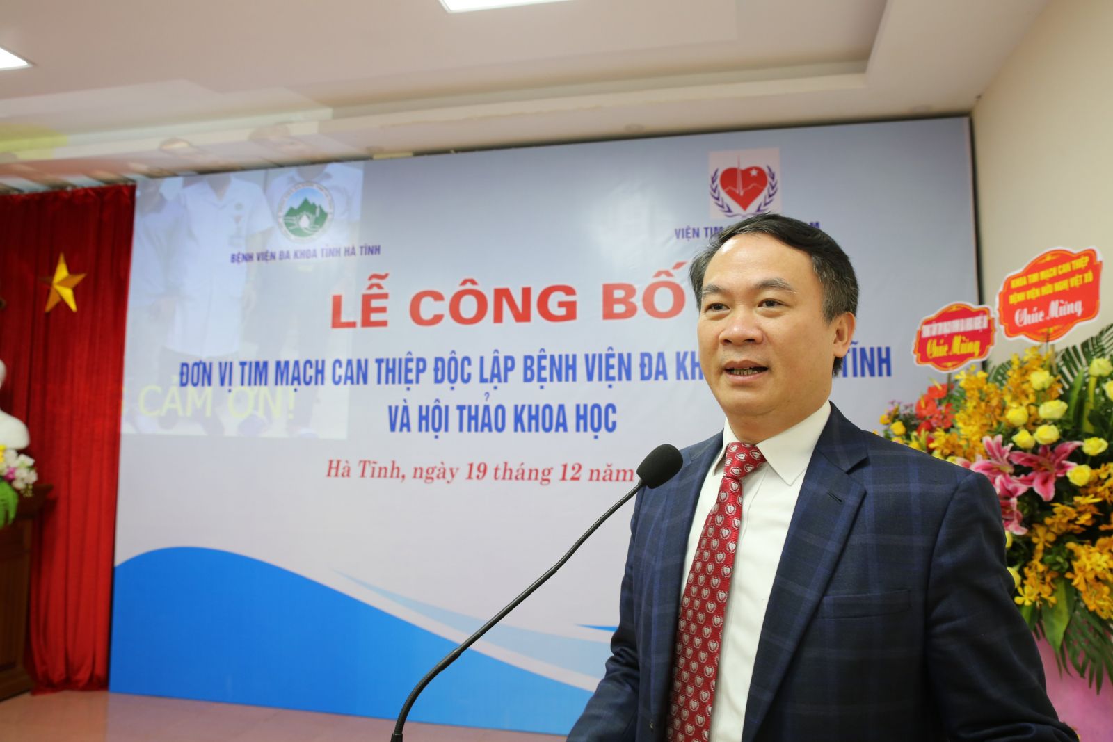 Giáo sư - Giảng viên cao cấp Trường Đại học Y Hà Nội là Viện trưởng, từng nhận Bằng khen của Thủ tướng- Ảnh 2.