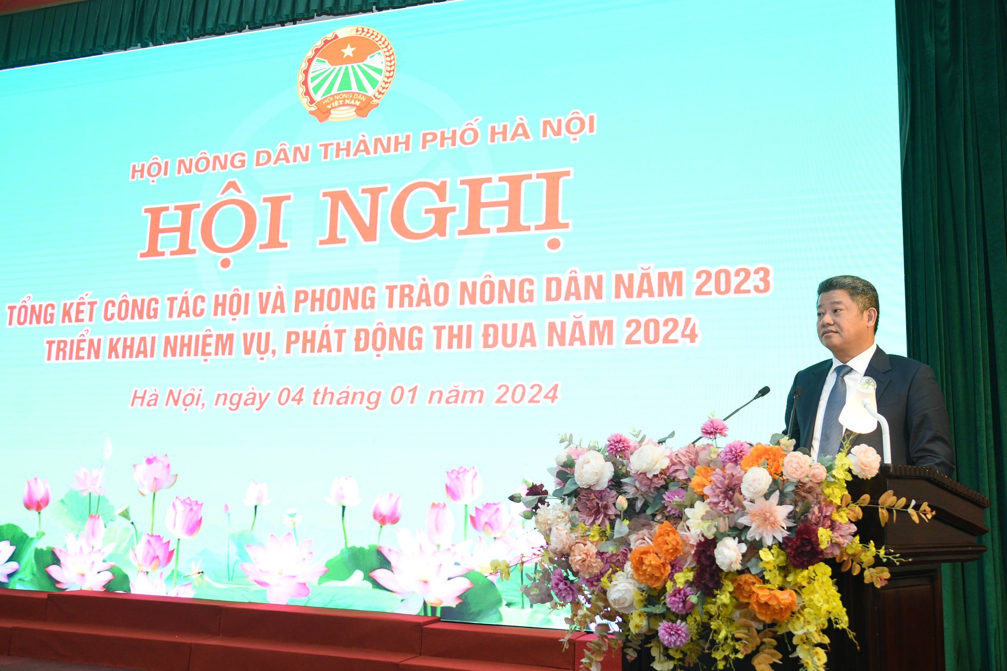 Năm 2024, Hội Nông dân Hà Nội sẽ đẩy mạnh hỗ trợ nông dân ứng dụng chuyển đổi số và liên kết hợp tác- Ảnh 3.