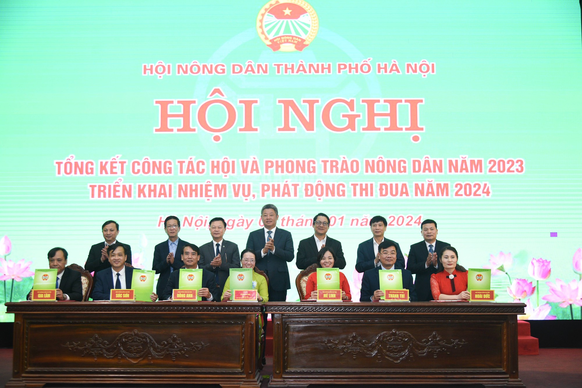 Năm 2024, Hội Nông dân Hà Nội sẽ đẩy mạnh hỗ trợ nông dân ứng dụng chuyển đổi số và liên kết hợp tác- Ảnh 4.